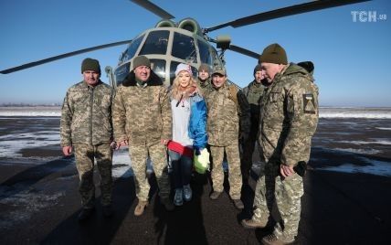 "Зірковий десант". Кароль, Полякова та Білик в день ЗСУ полетіли на передову до військових