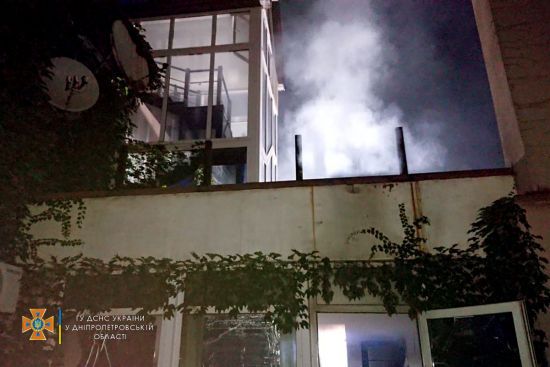 У Кривому Розі спалахнув будинок для літніх людей: фото, відео