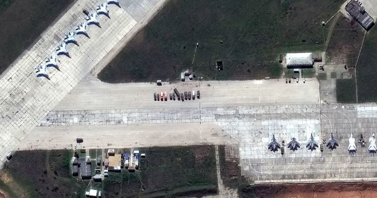 Российский истребитель Су-30 на авиабазе Саки в Крыму/Фото: Maxar Technologies
