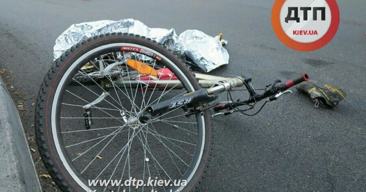 Кровавое ДТП в Киеве: грузовик раздавил 23-летнего велосипедиста
