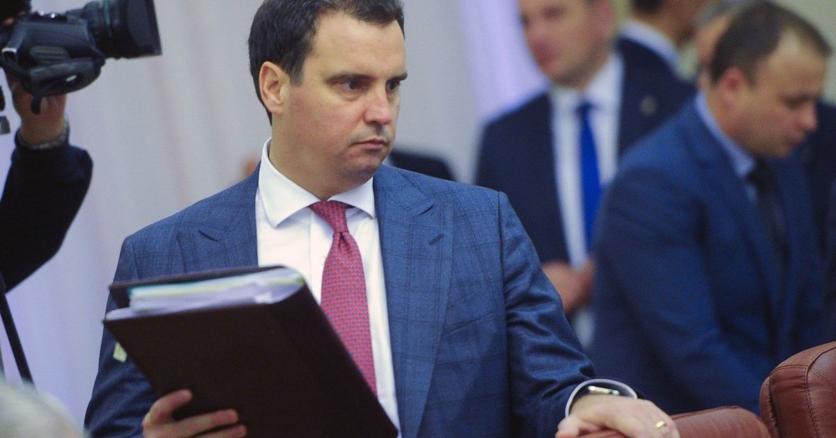 Абромавичус подал в отставку из-за "продавливания" на пост его замглавы Андрея Пасишника