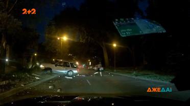 Похититель машины так испугался полицейских, что вылетел с дороги