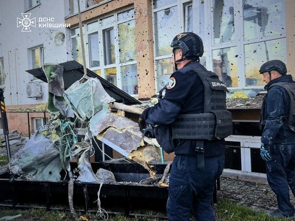 У Чабанах до квартири залетіла бойова частина ракети і не здетонувала / © ДСНС у Київській області