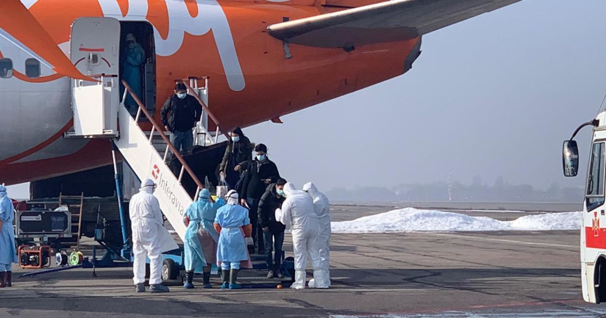 Полтавский облсовет созывает внеочередную сессию из-за протестов в Новых Санжарах, куда везут эвакуированных украинцев из Уханя