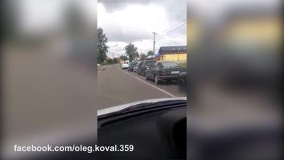 Украинец снял на видео огромную очередь на границе в Польшу