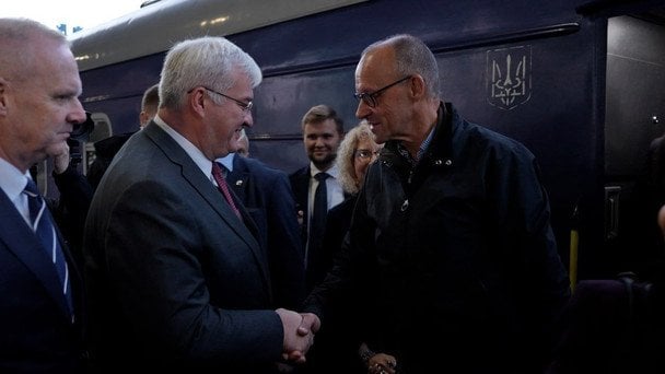 Мерца зустріли на вокзалі / © Андрій Сибіга
