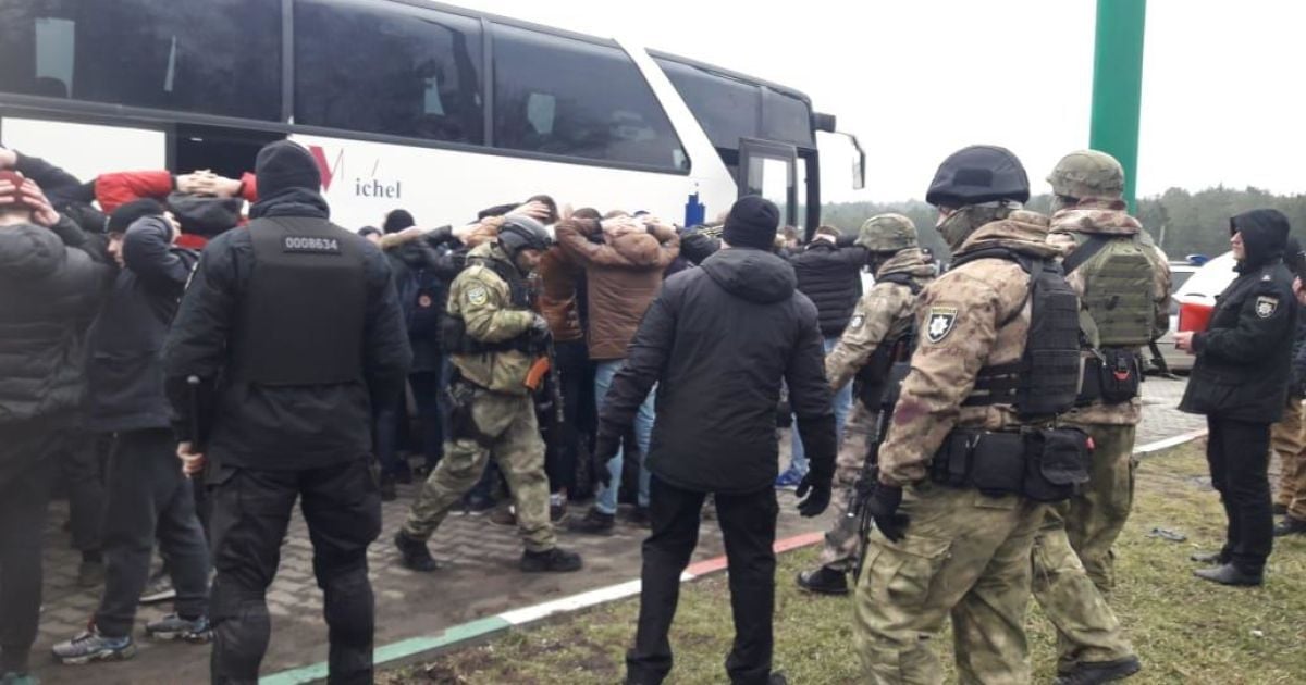 Стало відомо, ким виявилися затримані на Одещині десятки озброєних молодиків