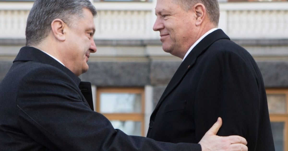Порошенко зустрівся зі своїм румунським колегою