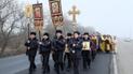 Вдарили духовністю по бездоріжжю: у Росії інспектори автоінспекції влаштували хресну ходу проти ДТП