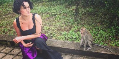 Конфуз на отдыхе: у Даши Астафьевой обезьяна украла телефон и записала забавное видео
