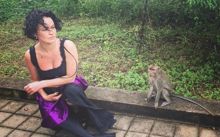 Конфуз на отдыхе: у Даши Астафьевой обезьяна украла телефон и записала забавное видео
