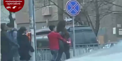 З'явилося відео, як у Києві грабують перехожих просто на ходу