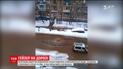 Гейзер на дороге: в столице ликвидируют очередную аварию водоснабжения