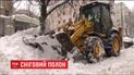 ТСН знайшла на приватному виклику снігоприбиральну техніку, про брак якої заявили чиновники
