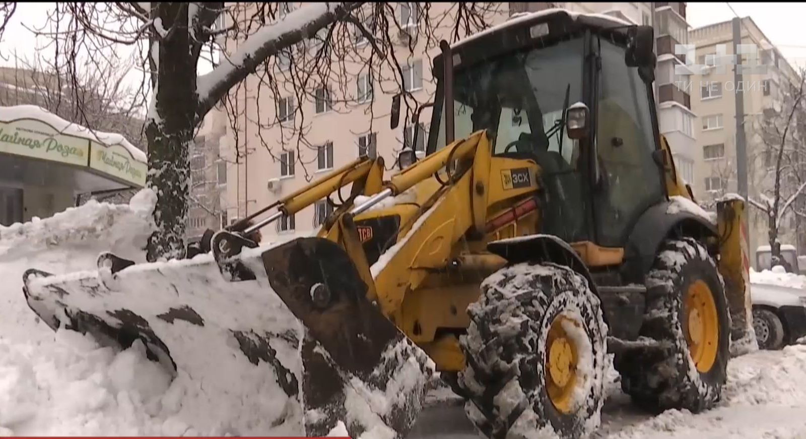 ТСН нашла на частном вызове снегоуборочную технику, о нехватке которой заявили чиновники
