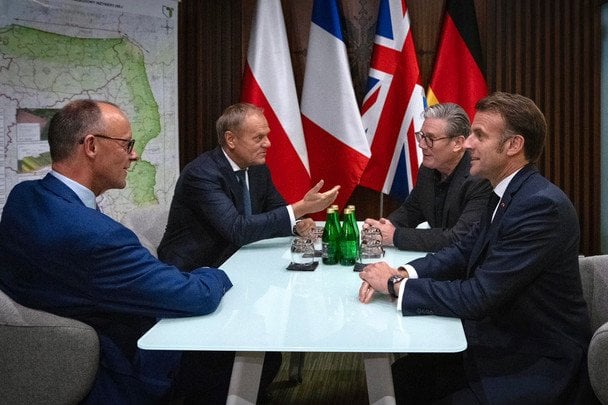 Макрон с рядом европейских лидеров едет в Украину
