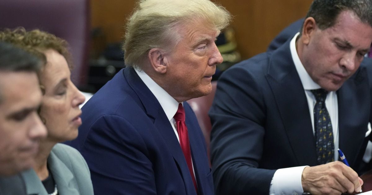 У США почався "історичний" суд над Трампом: що йому інкримінують і чого очікувати далі
