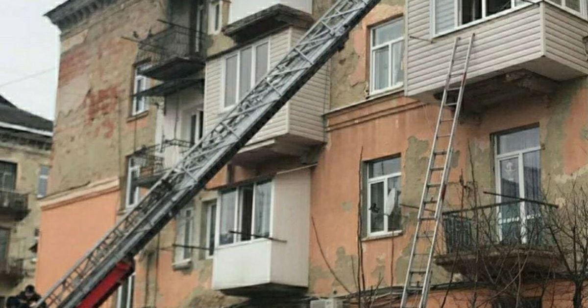 В Дрогобыче спасатель в свой выходной вынес из пожара человека (фото)