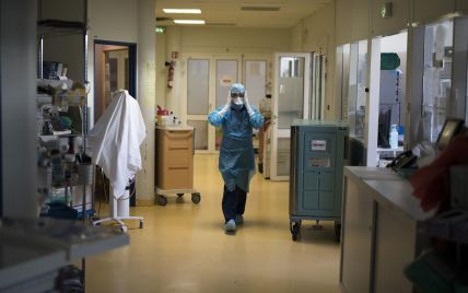 Коллапс в медучреждениях: Франция отправит часть пациентов с коронавирусом в соседнюю страну
