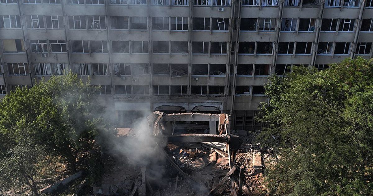 Оккупанты из "Смерчей" и ракетами С-300 ударили по Николаеву и области: погиб человек, есть пострадавшие