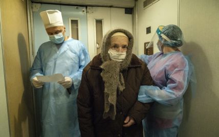 "Начало фазы плато": в НАН дали прогноз по коронавирусу в Украине
