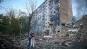 Родители не отходили от руин разрушенного дома