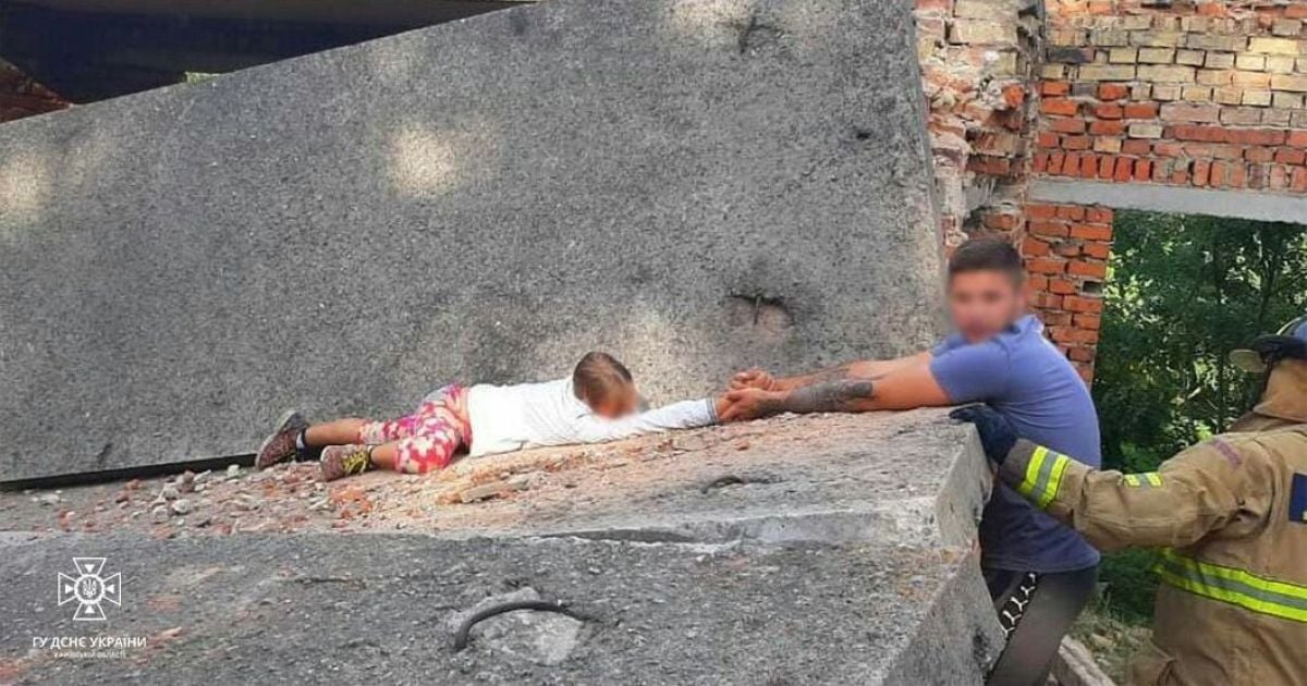 Рятувальники надали допомогу дівчинці, яка опинилась у пасці