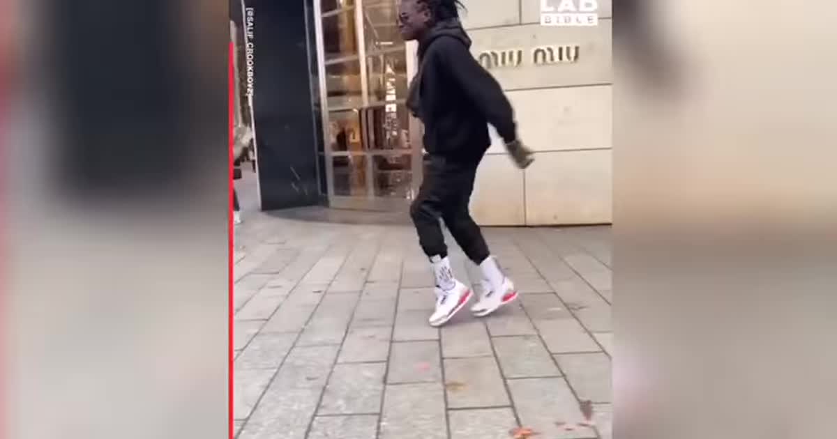 Видео с потрясающей "лунной походкой" и соблазнительная фигура Деми Роуз. Тренды Сети