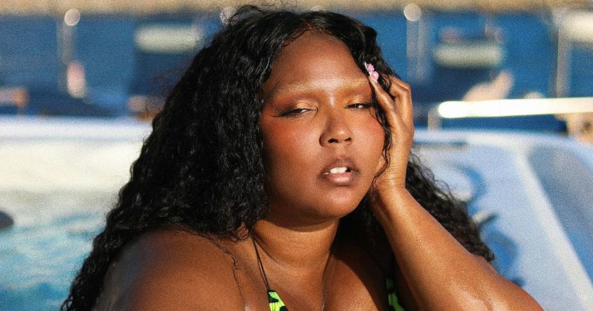 Новини шоу-бізнесу: Реперка Lizzo відверто попозувала на яхті в бікіні – фото — Гламур — tsn.ua - Vimarsana News