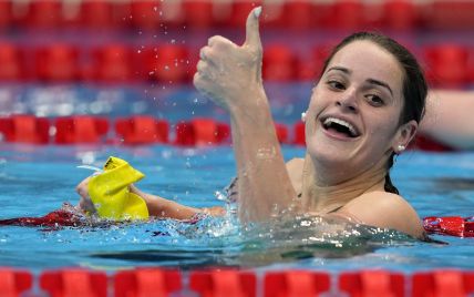 Чемпионка по плаванию выругалась в прямом эфире на Олимпиаде-2020: ей пригрозила мама (видео)