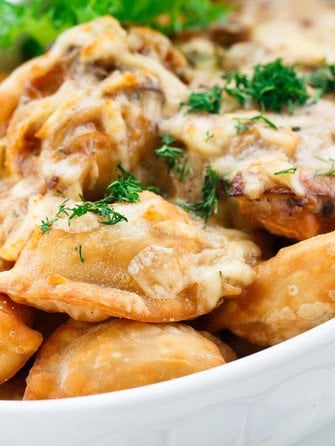 Пельмени с сыром и сметаной в духовке