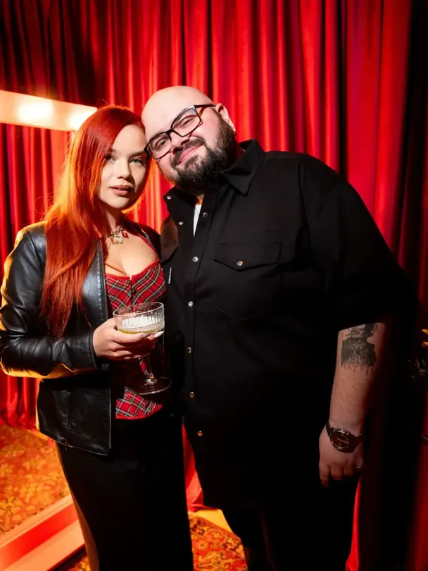 Обраниця зірки "Ліги сміху" після його заяв про секс з коханками вийшла на зв’язок