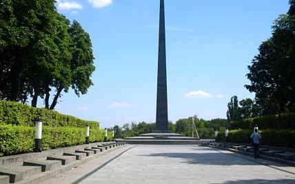 АП отменила церемонию перезахоронения бойцов в столичном Парке Славы