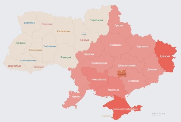 Повітряна тривога оголошена в більшості областей вночі 2 червня