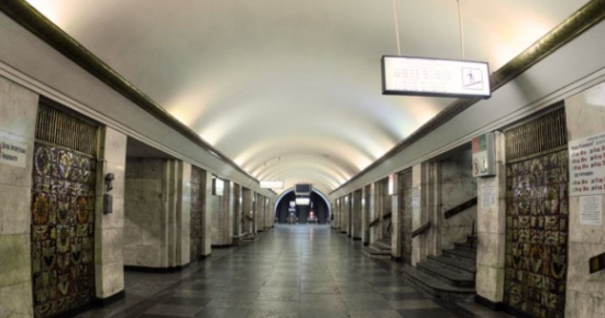 Второй раз за неделю в Киеве "заминировали" станцию метро "Крещатик"