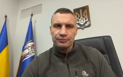 Кличко з місця подій прокоментував наслідки ракетних ударів по Києву (відео)