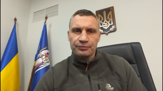 Кличко з місця подій прокоментував наслідки ракетних ударів по Києву (відео)