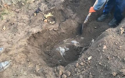 В Кривом Роге полиции удалось идентифицировать пять тел, которые выкопали во дворе россиянина