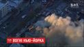В Нью-Йорке сотни спасателей пытались потушить масштабный пожар, охвативший жилой дом