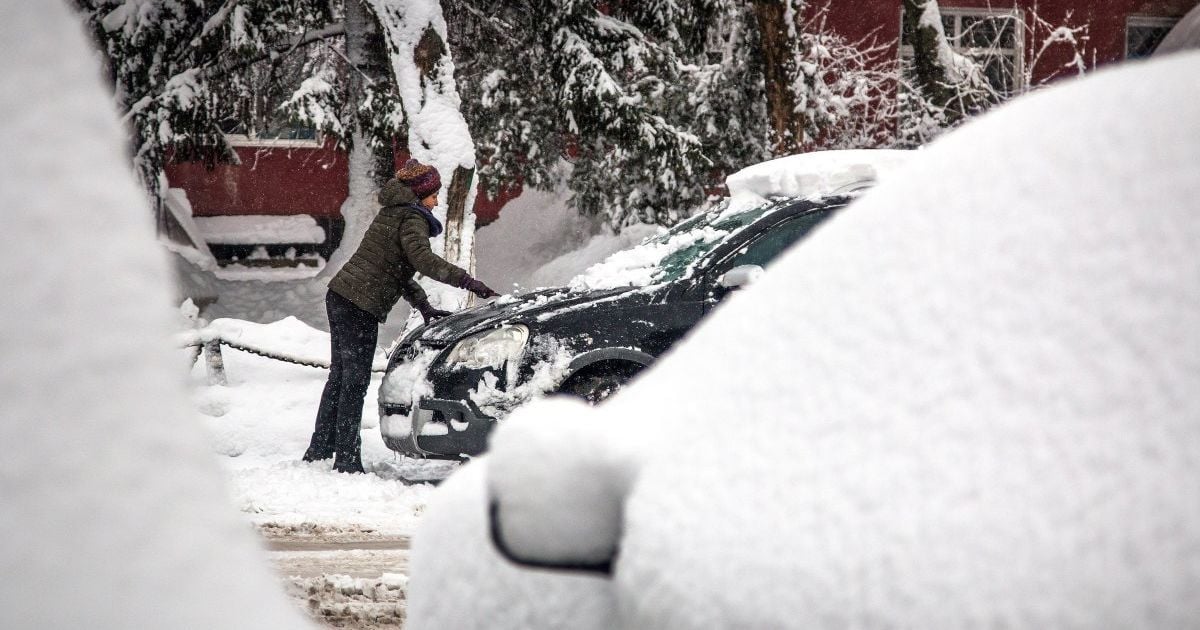 Зимовий шторм скасував у США понад тисячу авіарейсів та закрив школи