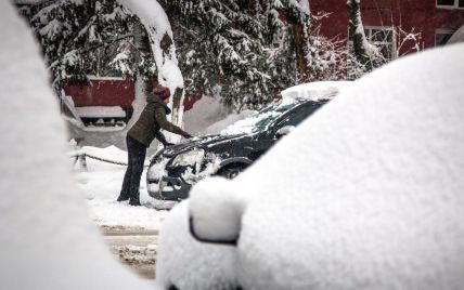 Зимний шторм отменил в США более тысячи авиарейсов и закрыл школы