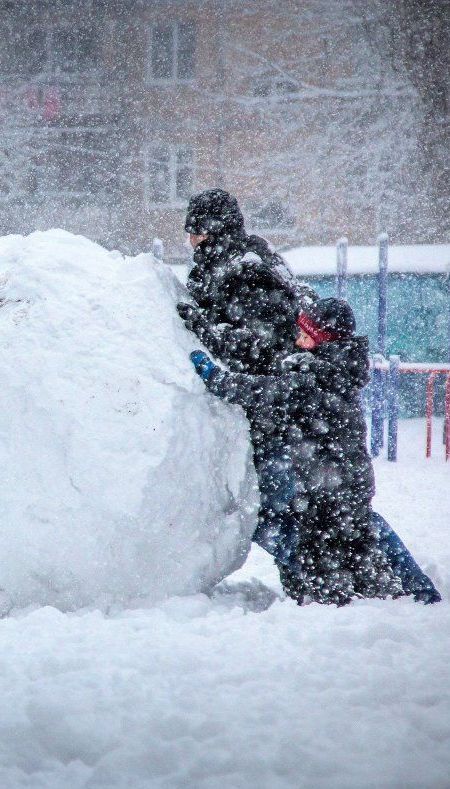 В Україні розпочався сніговий колапс: буде ще більше хуртовин і заметів