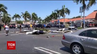 У Каліфорнії маленький літак упав на автостоянку, загинуло п'ятеро