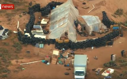 В пустыне Нью-Мексико обнаружили бункер с 11 детьми, которые страдали от голода и жажды