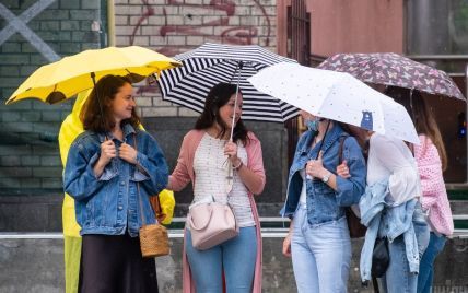 В середине октября Киев накрыла летняя гроза: на дорогах пробки, дождь не прекращается весь день