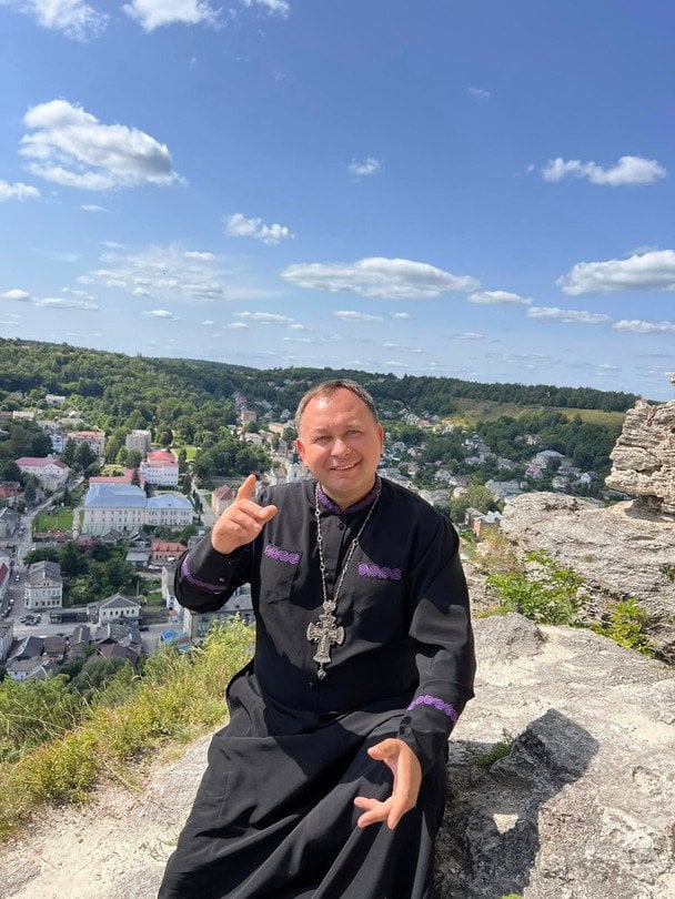 Грех ли донашивать вещи умерших: священник ответил