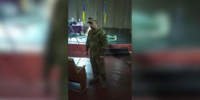 На Черкащині новий військком замість знайомства з депутатами на сесії роздав їм повістки: відео