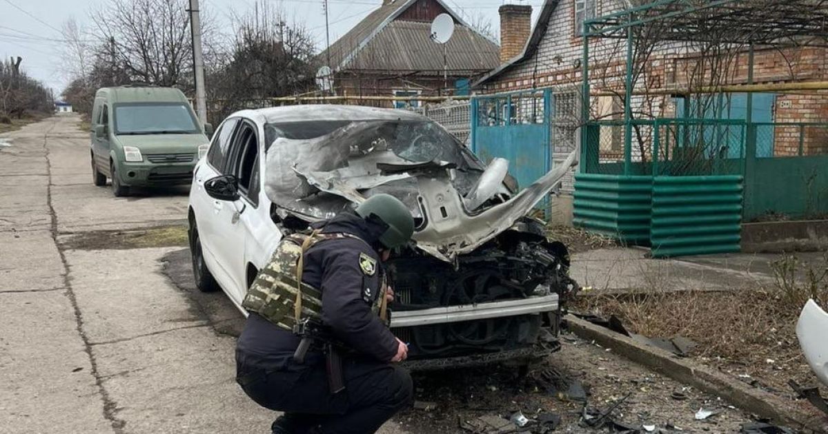 Окупанти вгатили дроном по цивільній автівці з людьми в Марганці (фото)