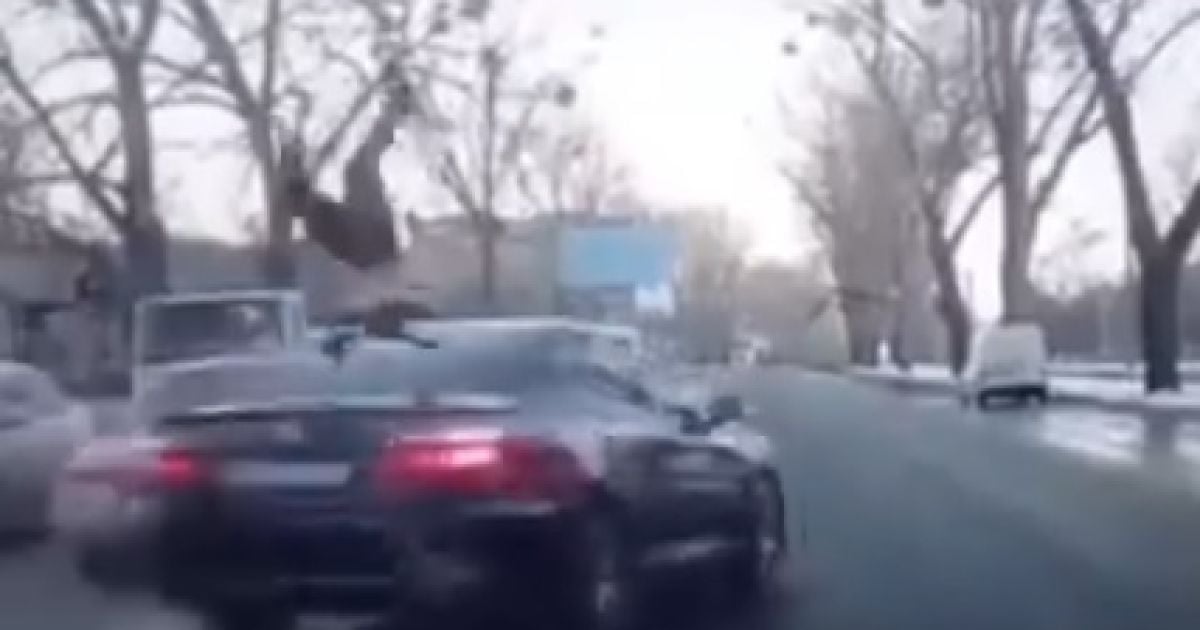 Двойное сальто смерти. В Харькове 18-летний водитель на скорости сбил подростка