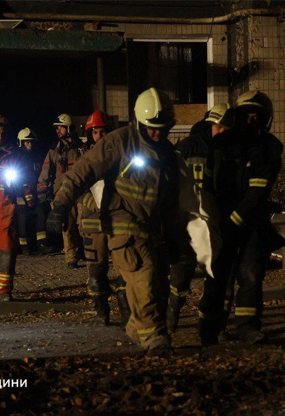 Аварийно-ятировочные работы на месте попадания в Днепре